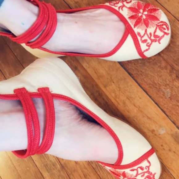 Womens white/red Chinese sandals, sz 7 - Picture 4 of 6